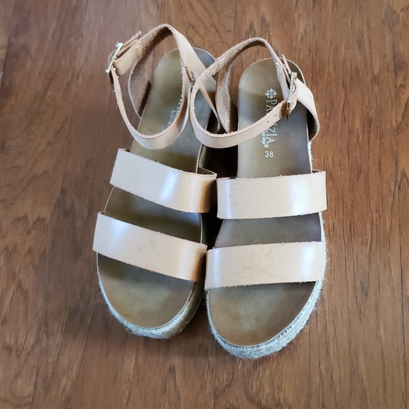 Patrizia by Spring Step Larissa Platform Sandal!! - Picture 2 of 5